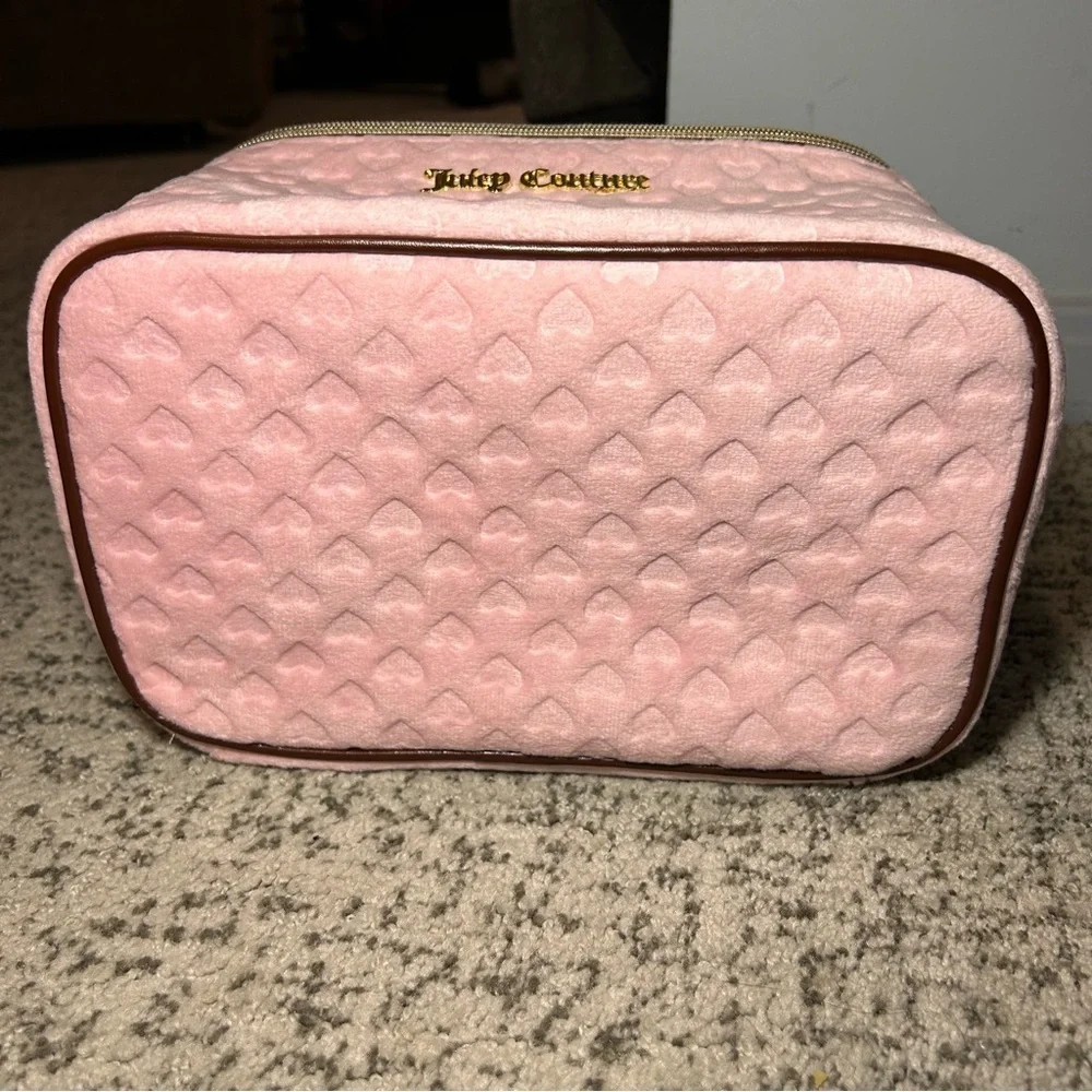 NWT Juicy Couture Baby Pink Velour Heart Print Zip-Up Cosmetic Travel Bag